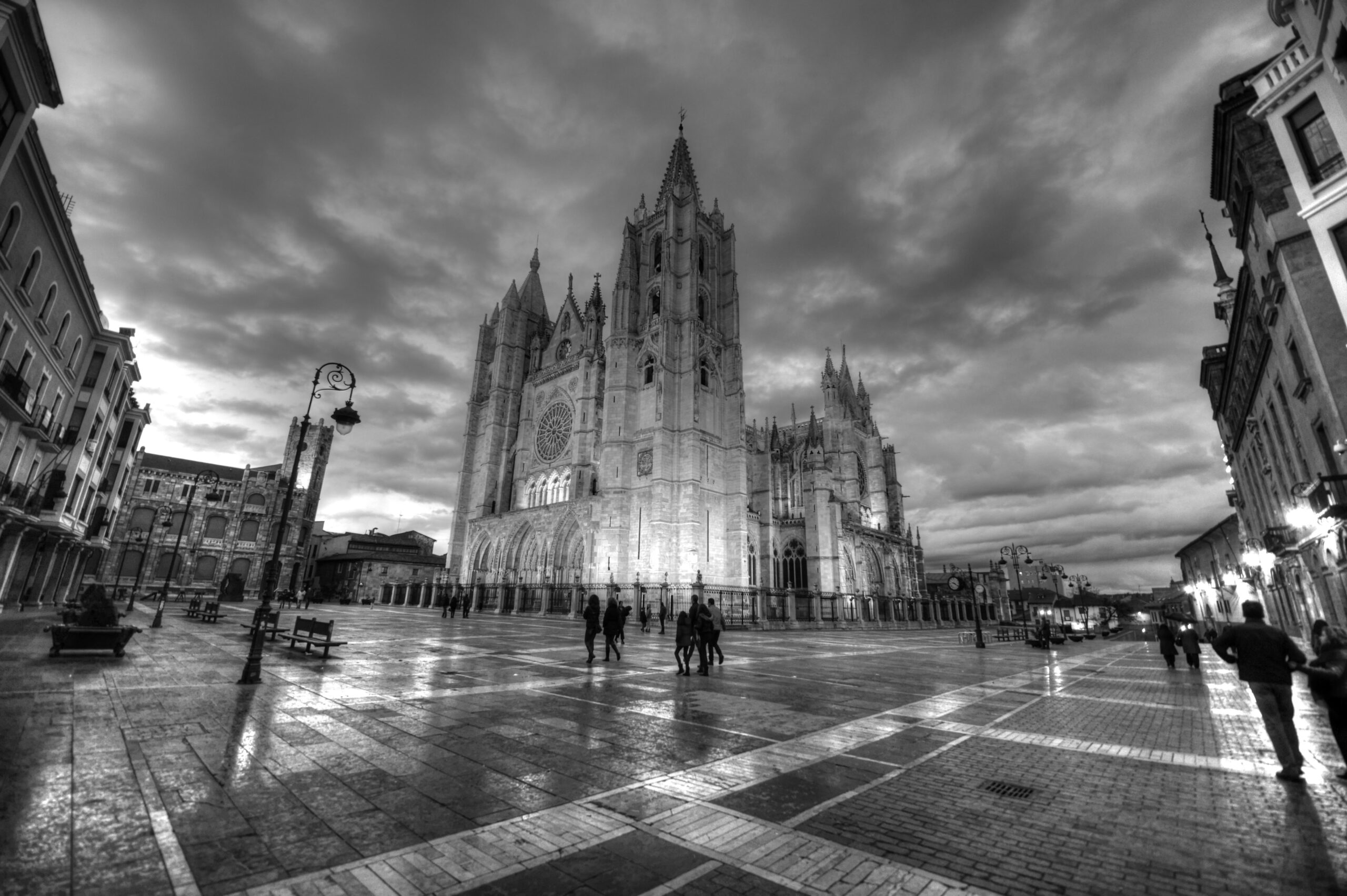 Vista de la Catedral de León desde la intersección de la calle Ancha y la calle las Palomas