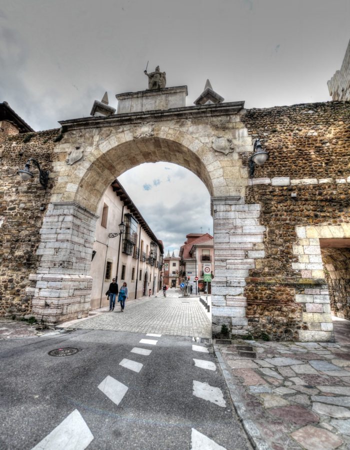 Vista del arco de la cárcel desde el exterior