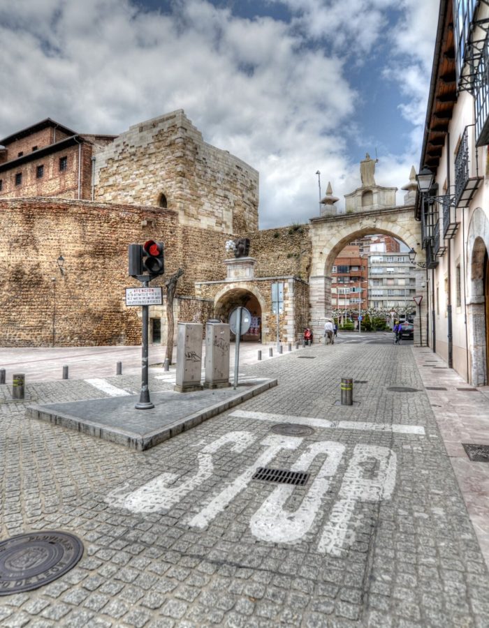 Vista del arco de la cárcel desde el interior