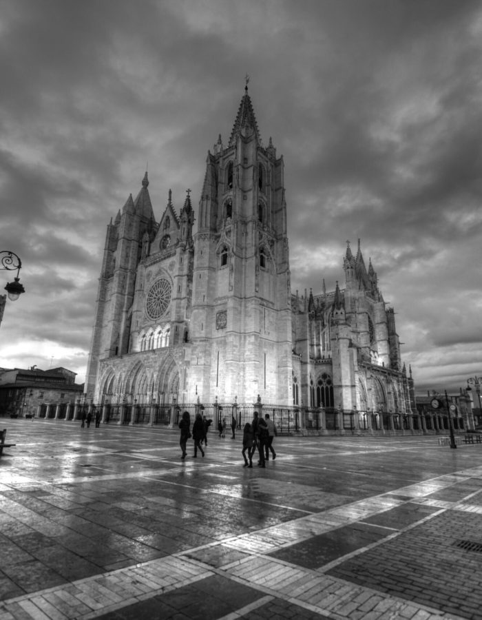 Vista de la Catedral de León desde la intersección de la calle Ancha y la calle las Palomas